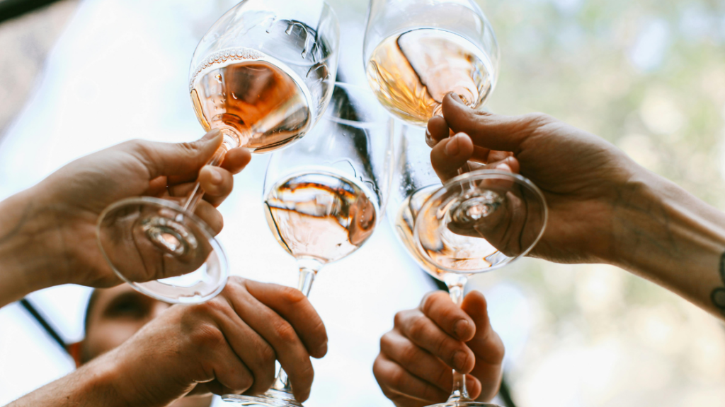 friends clinking glasses of Rosé during a wine tourism trip